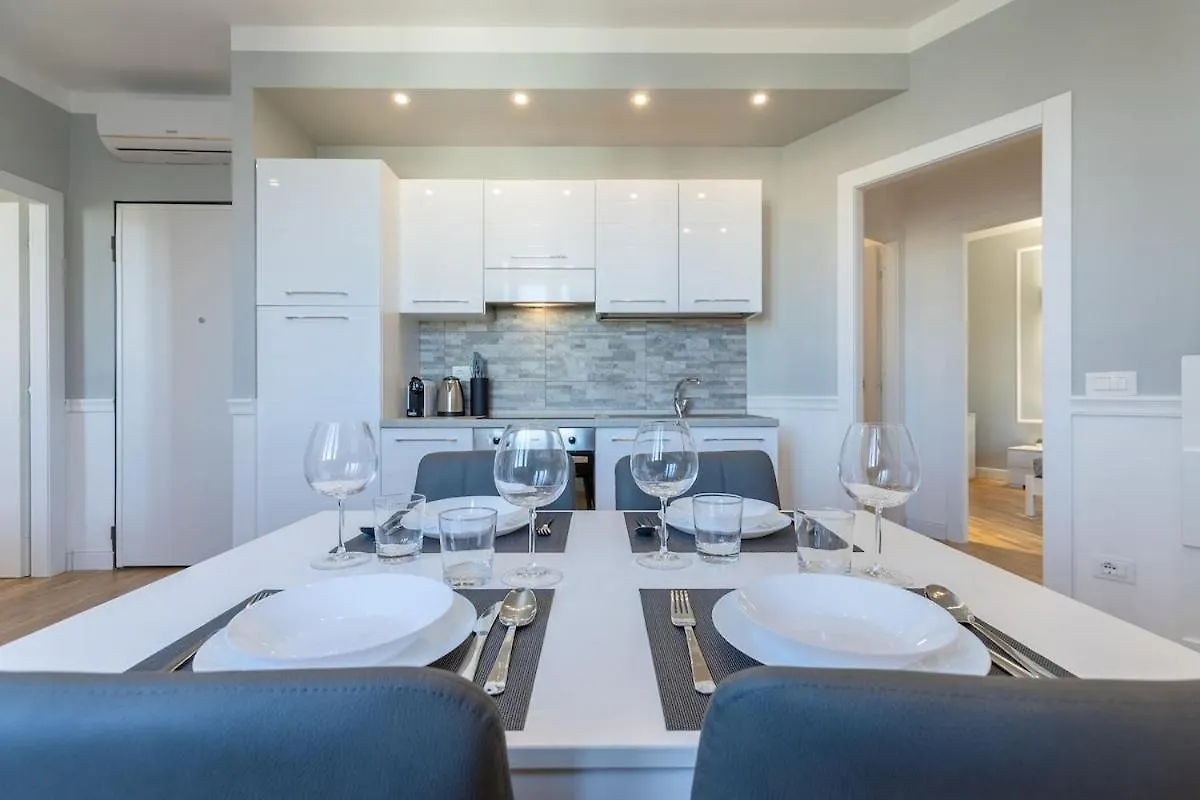 Careggi-Rifredi Chic Apartment Tramvia-Parking Florence 0*,